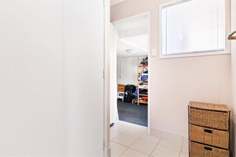 Photo of property in 28 Faith Bullock Place, New Lynn, Auckland, 0600