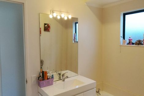 Photo of property in 2/12 Merriefield Avenue, Forrest Hill, Auckland, 0620