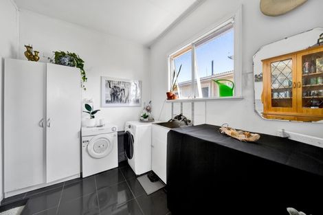 Photo of property in 165 Waihi Road, Hawera, 4610