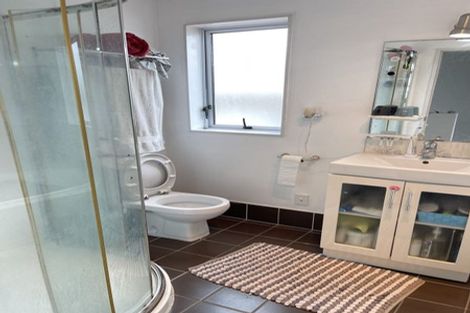 Photo of property in 27 Te Atatu Road, Te Atatu South, Auckland, 0610
