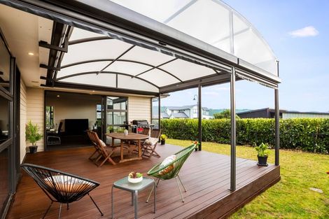 Photo of property in 5 Waitaria Terrace, Aotea, Porirua, 5024