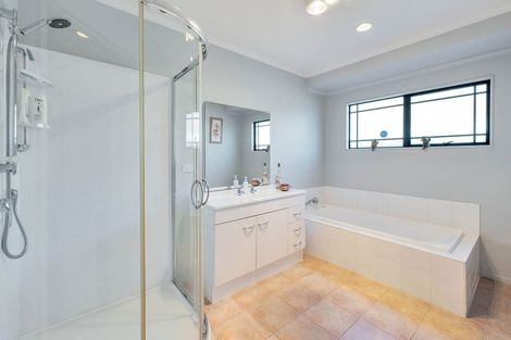 Photo of property in 4 San Lorenzo Rise, Henderson, Auckland, 0612