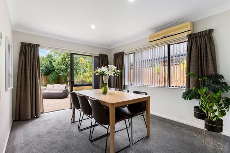Photo of property in 33 Croftview Road, Wattle Downs, Auckland, 2103