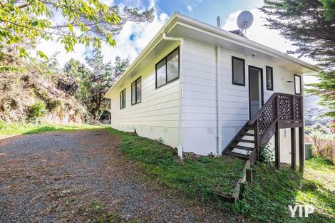 Photo of property in 27a Fernhaven Grove, Newlands, Wellington, 6037