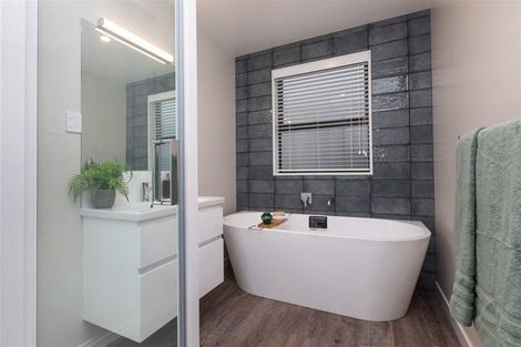 Photo of property in 4 Lussa Close, Broomfield, Christchurch, 8042