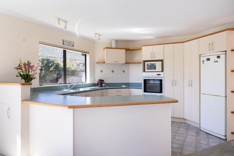 Photo of property in 5 Karina Road, Merrilands, New Plymouth, 4312