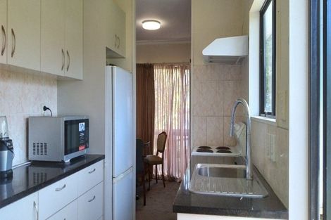 Photo of property in 78 Totaravale Drive, Totara Vale, Auckland, 0629