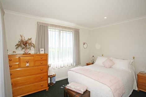 Photo of property in 18 Pistacia Place, Hornby, Christchurch, 8025