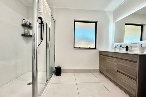 Photo of property in 102 Sandspit Road, Waiuku, 2123