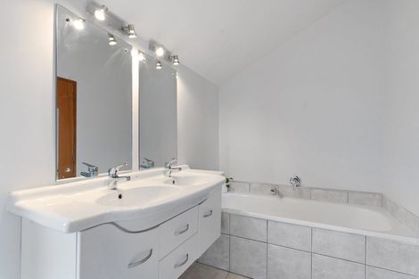 Photo of property in 18 Pyatt Place, Redwood, Christchurch, 8051