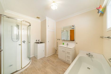 Photo of property in 244 Waiwhetu Road, Waterloo, Lower Hutt, 5011