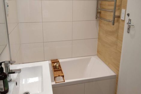 Photo of property in 33 Huntingdon Street, Northland, Wellington, 6012