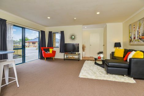 Photo of property in 41 Manuroa Road, Takanini, 2112