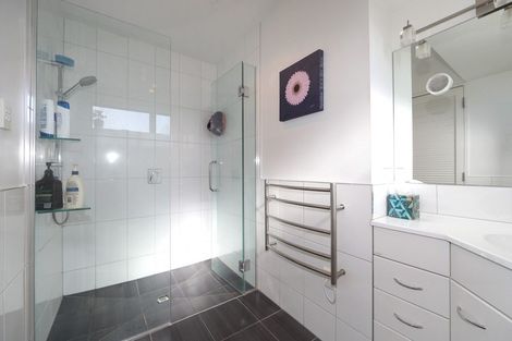 Photo of property in 28 Chester Street, Taradale, Napier, 4112