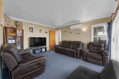 Photo of property in 8 Braeburn Place, Takanini, 2112
