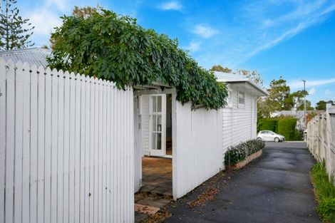 Photo of property in 1/45 Wolsley Avenue, Milford, Auckland, 0620