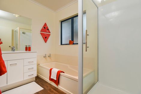 Photo of property in 41 Manuroa Road, Takanini, 2112