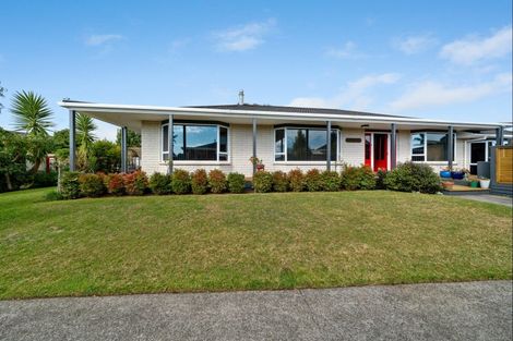 Photo of property in 33 Heta Road, Highlands Park, New Plymouth, 4312