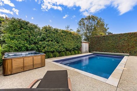 Photo of property in 3a Walton Street, Red Beach, 0932