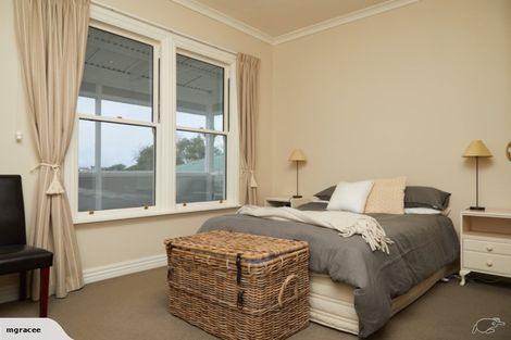 Photo of property in 53 Garden Road, Northland, Wellington, 6012