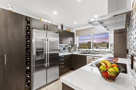 Photo of property in 92 Reynella Drive, Massey, Auckland, 0614