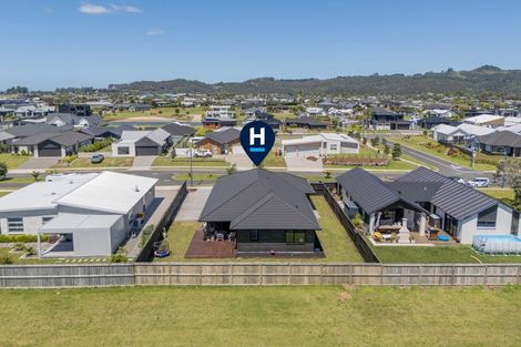 Photo of property in 10 Onerere Drive, Whitianga, 3510
