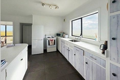 Photo of property in 21 Ocean Beach Street, Foxton Beach, Foxton, 4815