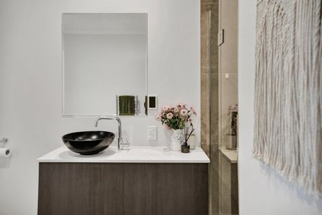 Photo of property in 15 Bracken Street, New Plymouth, 4310