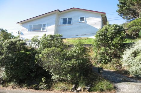 Photo of property in 5 Lomond Street, Newlands, Wellington, 6037