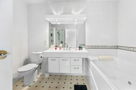 Photo of property in Royal Regal Apartments, 50u2 Cambridge Terrace, Te Aro, Wellington, 6011