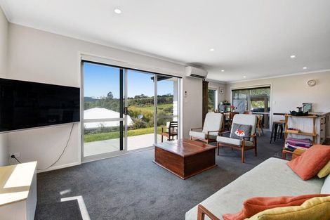 Photo of property in 19 Rauta Way, Helensville, 0800