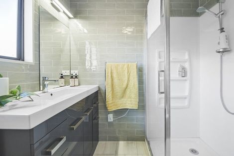 Photo of property in 1/66 Browns Bay Road, Rothesay Bay, Auckland, 0630