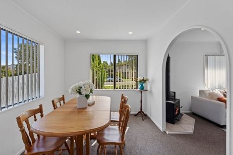 Photo of property in 37 Gosford Drive, Botany Downs, Auckland, 2010