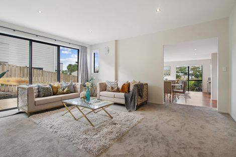 Photo of property in 4 Korotaha Terrace, Rothesay Bay, Auckland, 0630