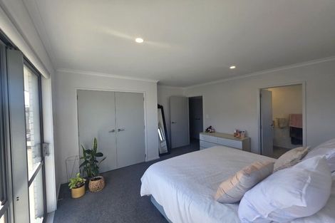 Photo of property in 28 Komata Crescent, Papamoa Beach, Papamoa, 3118
