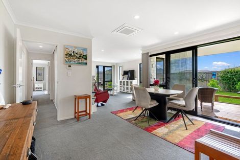 Photo of property in 4 Te Taniwha Road, One Tree Point, 0118
