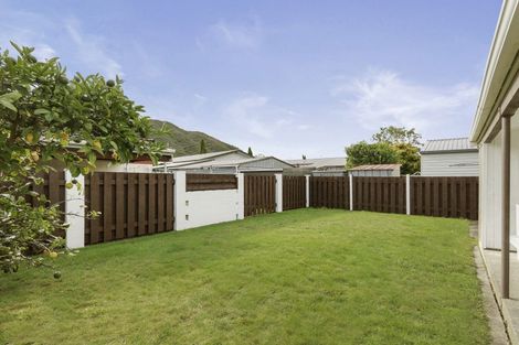 Photo of property in 2/12 Tacoma Drive, Totara Park, Upper Hutt, 5018