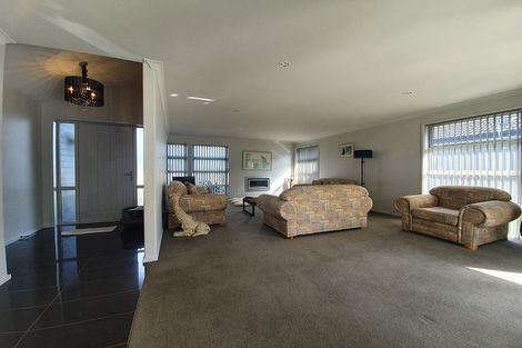 Photo of property in 61 Sunningdale Street, Wattle Downs, Auckland, 2103