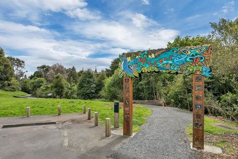 Photo of property in 2/77 Atkinson Road, Titirangi, Auckland, 0604