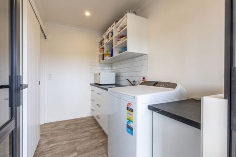 Photo of property in 1 Elm Place, Waipukurau, 4284