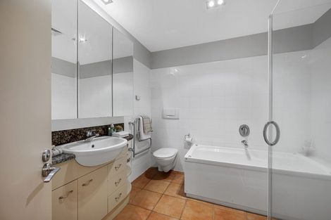 Photo of property in The Sands Apartments, 5/47 The Strand, Takapuna, Auckland, 0622