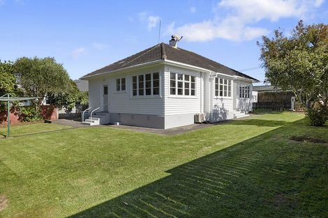Photo of property in 9d Paynters Avenue, Strandon, New Plymouth, 4312