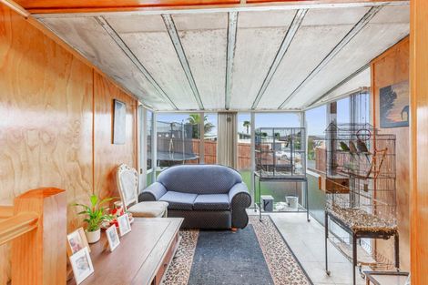 Photo of property in 13 Redwood Drive, Massey, Auckland, 0614