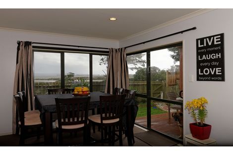 Photo of property in 21 Samara Place, Clendon Park, Auckland, 2103