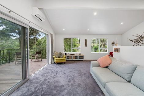 Photo of property in 58 Laingholm Drive, Laingholm, Auckland, 0604