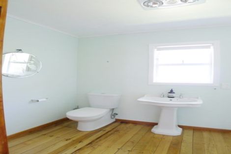 Photo of property in 42 Kervil Avenue, Te Atatu Peninsula, Auckland, 0610