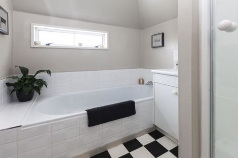 Photo of property in 244 Memorial Avenue, Burnside, Christchurch, 8053