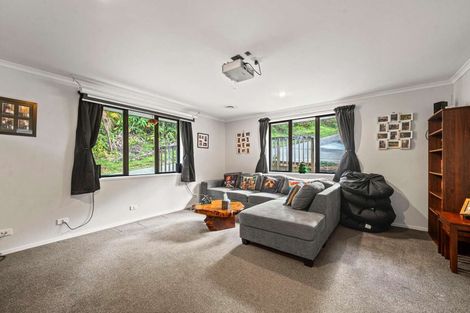 Photo of property in 296 Forest Hill Road, Waiatarua, Auckland, 0612