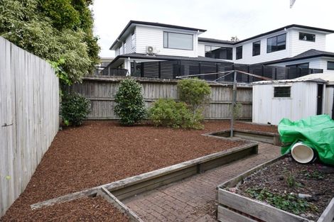 Photo of property in 16 Baltimore Place, Forrest Hill, Auckland, 0620