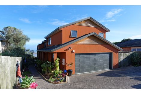 Photo of property in 21 Samara Place, Clendon Park, Auckland, 2103